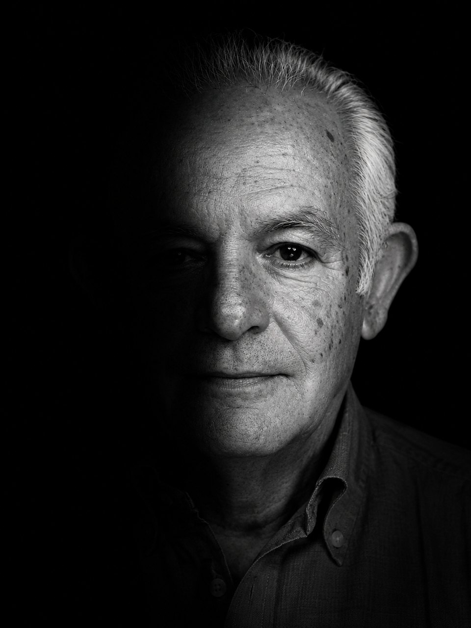 Ritratto fotografico in bianco e nero di Augusto Salvatore Oppo